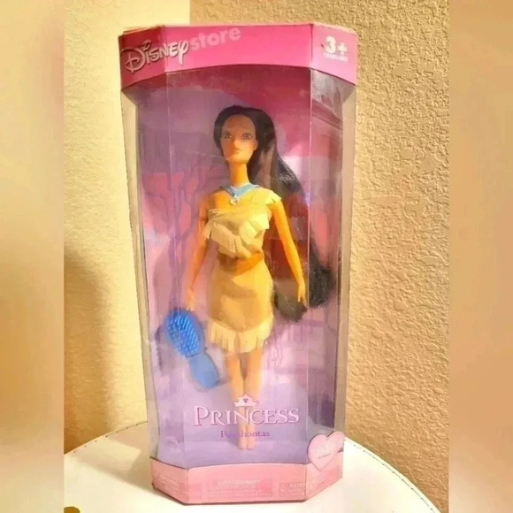 2004 Disney Store Exclusive Princess Pocahontas - Picture 1 of 2